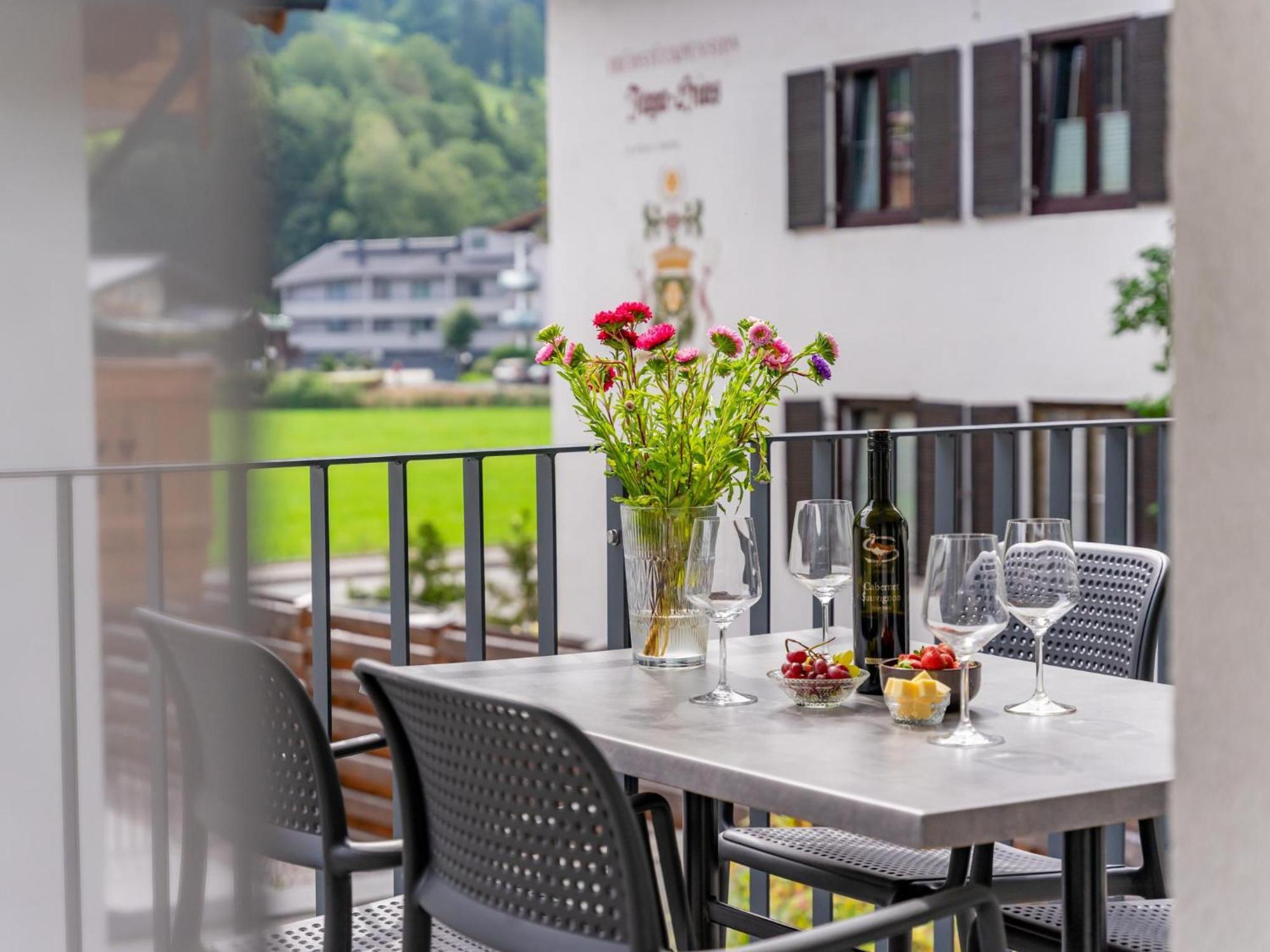 Falken Suites Top 4 Kaprun Bagian luar foto