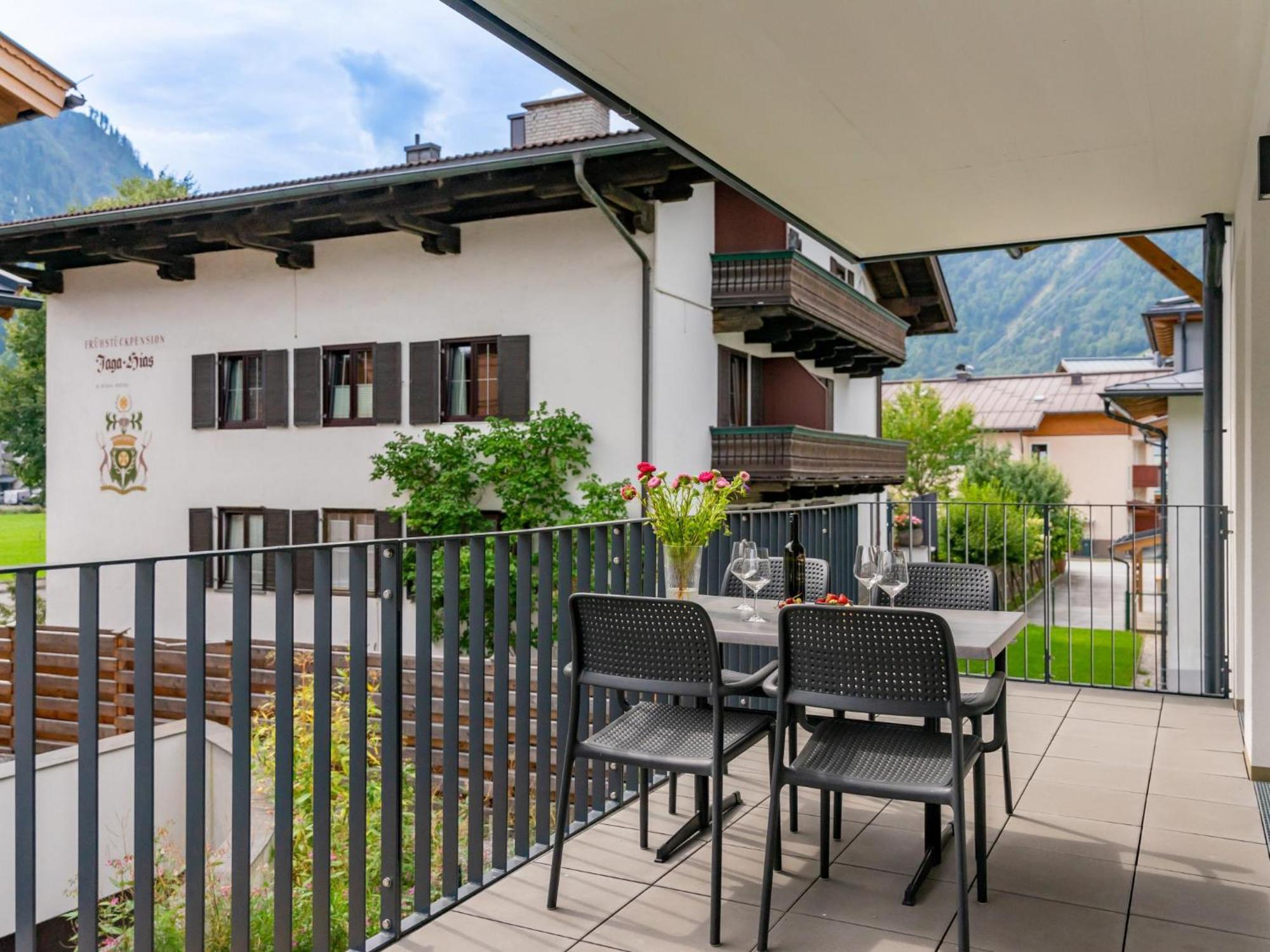 Falken Suites Top 4 Kaprun Bagian luar foto
