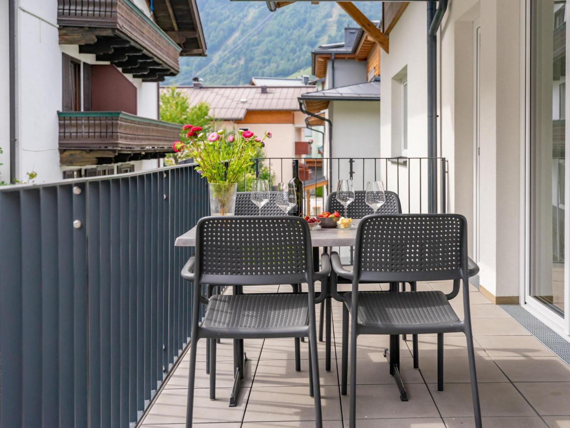 Falken Suites Top 4 Kaprun Bagian luar foto